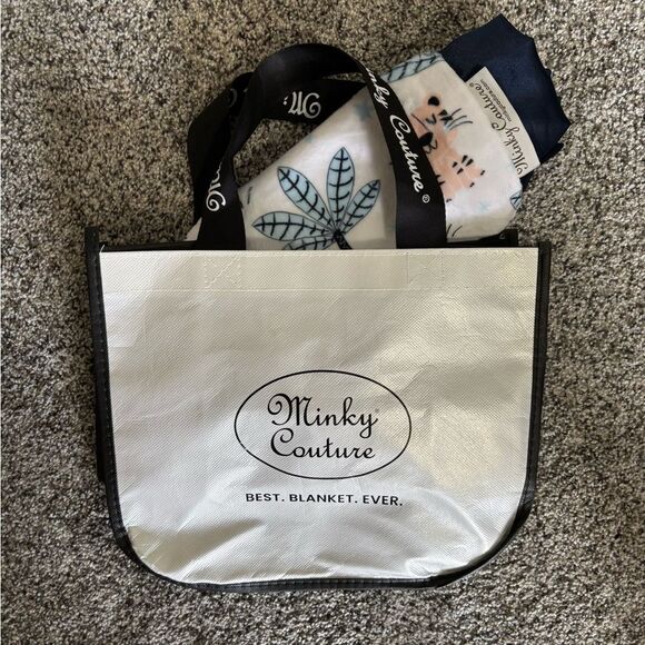 ❤️Minky Couture Baby Burp/Security Blanket - Picture 1 of 8